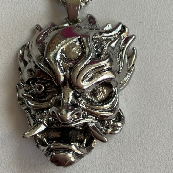 BETSEY JOHNSON SILVER ALLOY UNISEX JAPANESE SAMURAI/MAN ON FIRE  NECKLACE - Picture 1 of 5